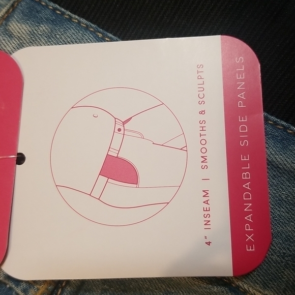 INGRID & Isabel Maternity Denim Shorts Light Wash Size 14 - Picture 11 of 12